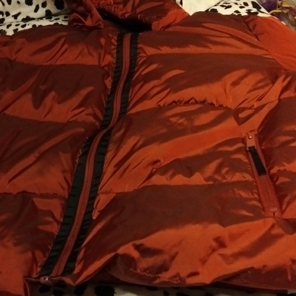 I am selling a puffer coat - Picture 2 of 6